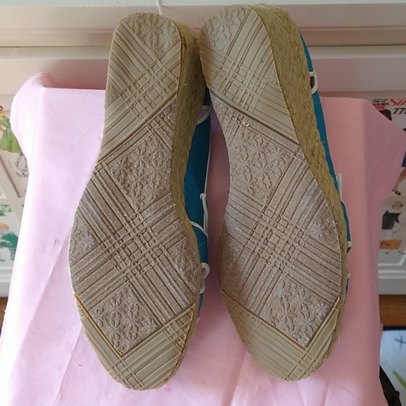 Beacon Reflections aqua blue and white shoes Sz 6. - Picture 5 of 5